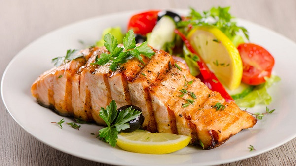 Cá hồi giàu omega-3 tốt cho xương khớp